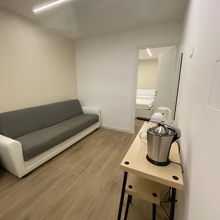 Amare House باري