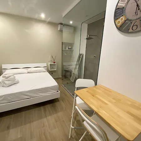 Amare House باري