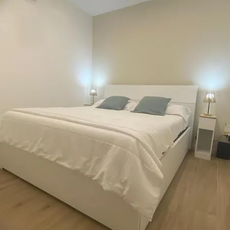 Amare House باري